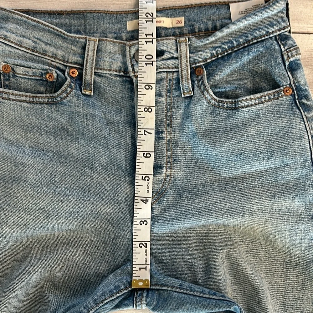 Levi's wedgie straight button flu jeans size 26